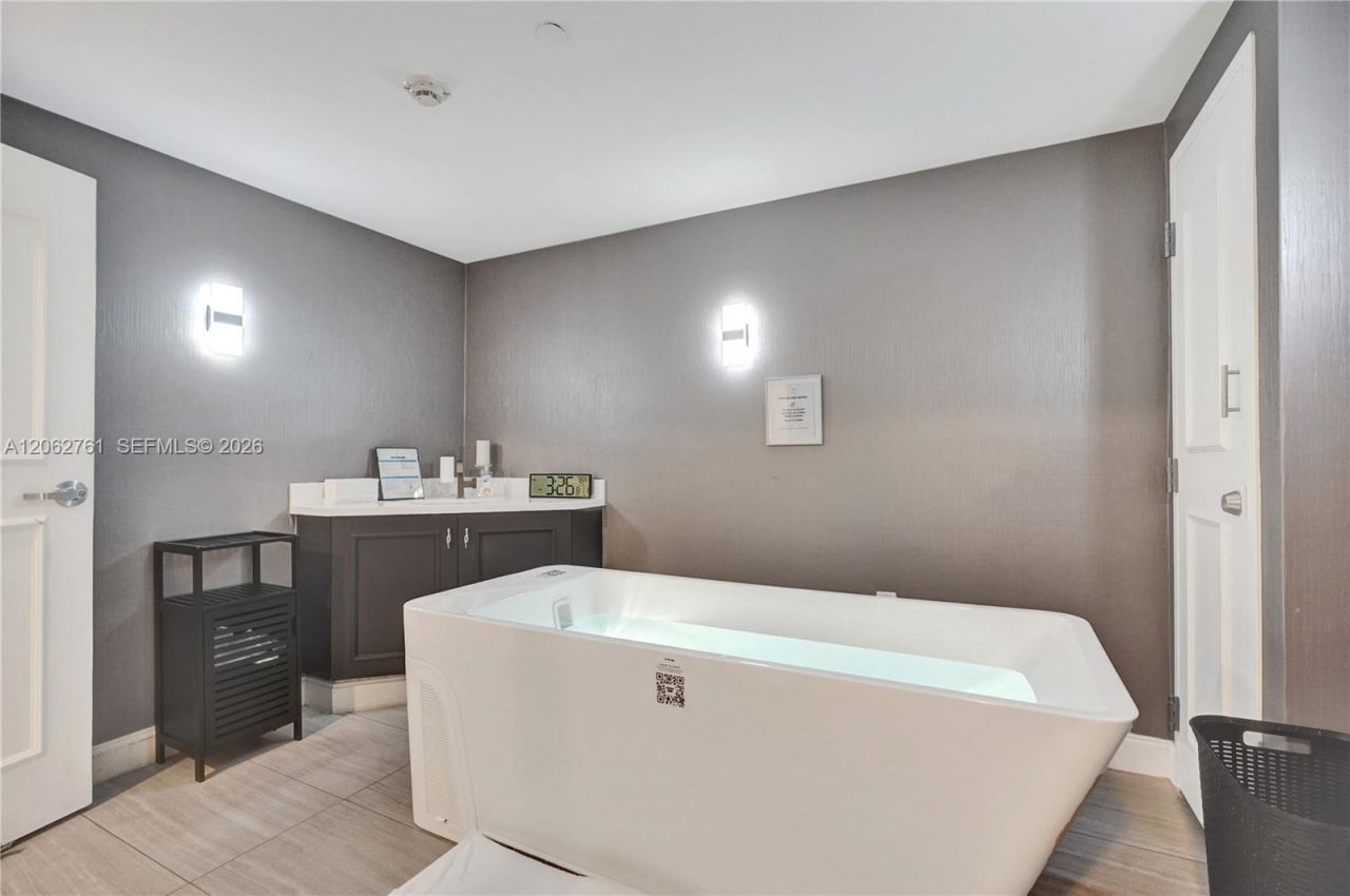 3201 NE 183rd St, Unit 2403, Aventura, FL 33160 Photo