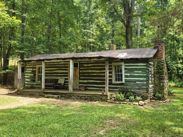808 Enochs Rd , Mc Ewen, TN 37101