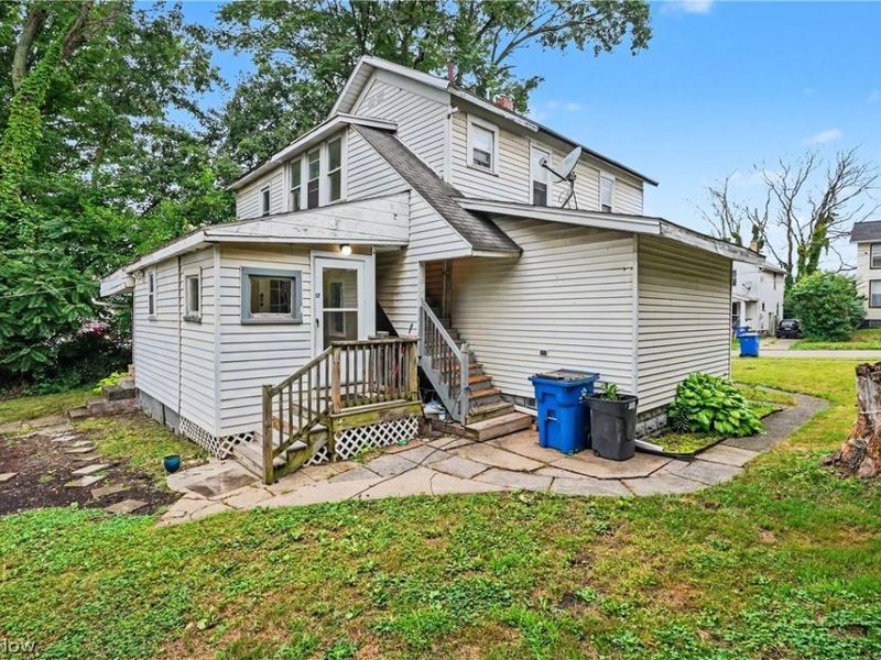 17 W Wilson Avenue, Girard, OH 44420 Photo 3