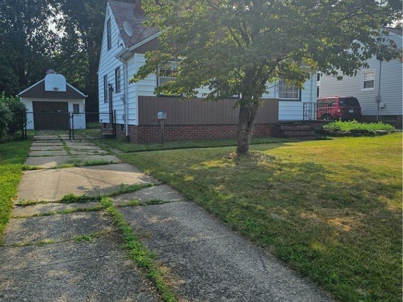 2177 Green Ridge Drive, Wickliffe, OH 44092 Photo 2