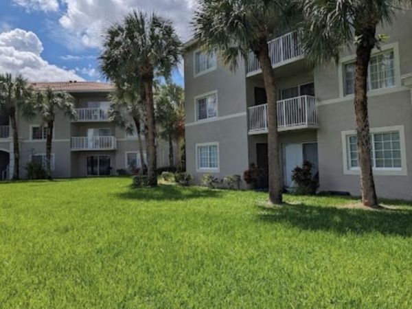 5550 Wiles Road, Unit 105, Coconut Creek, FL 33073