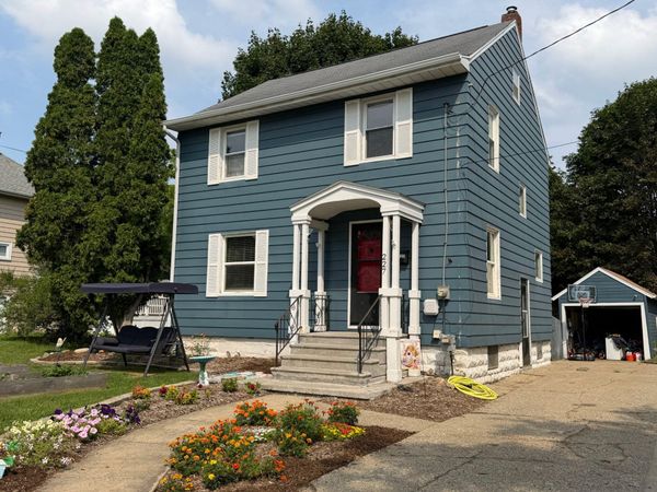227 N Bowen Street, Jackson, MI 49202