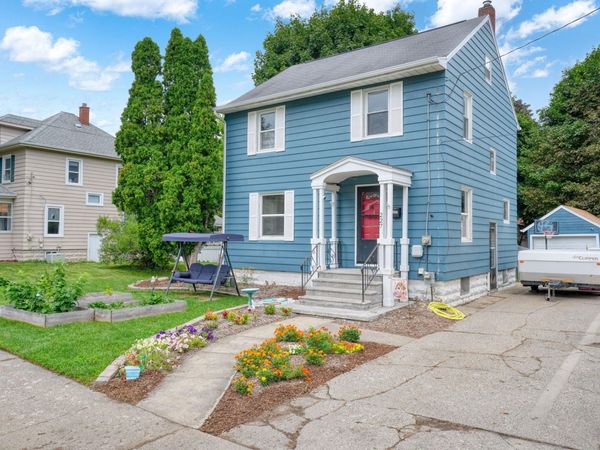 227 N Bowen Street, Jackson, MI 49202