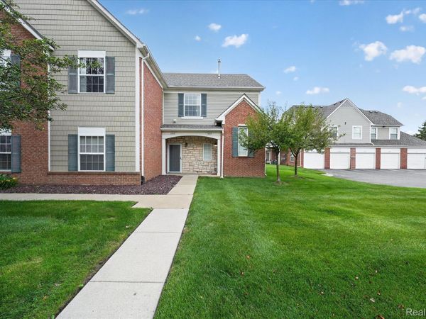 54851 Marissa Way, Unit 71, Shelby Township, Mi 48316