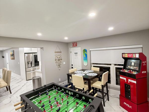 631 NW 39th Street, Oakland Park, FL 33309