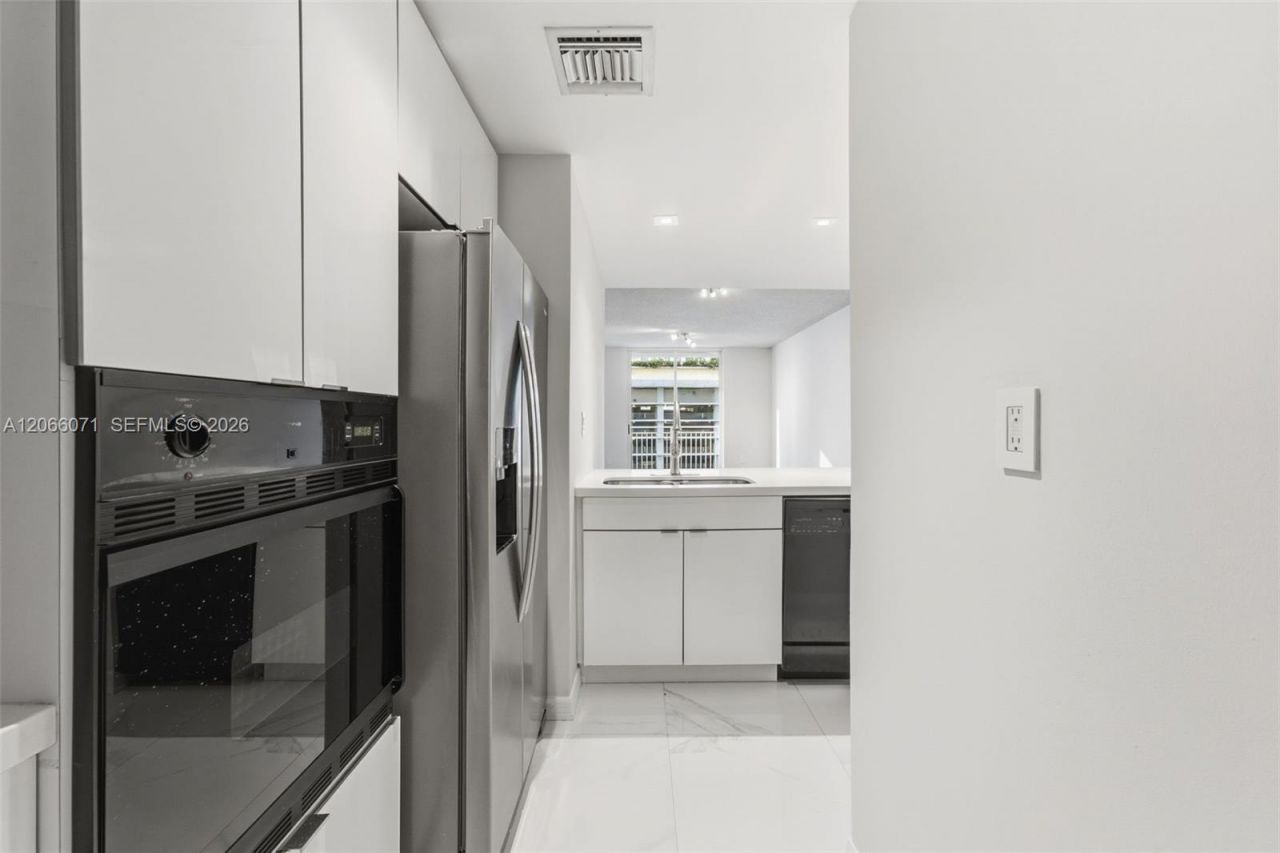 185 SE 14th Ter , Unit 1010, Miami, FL 33131 Photo