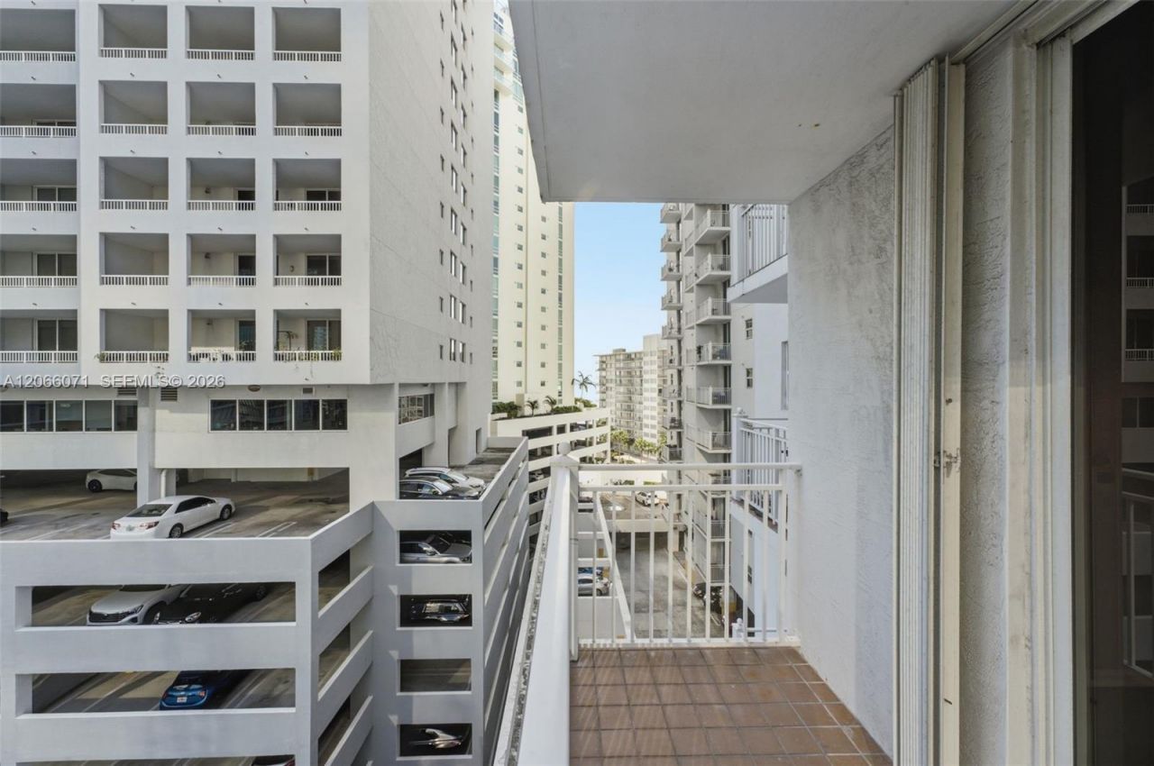 185 SE 14th Ter , Unit 1010, Miami, FL 33131 Photo