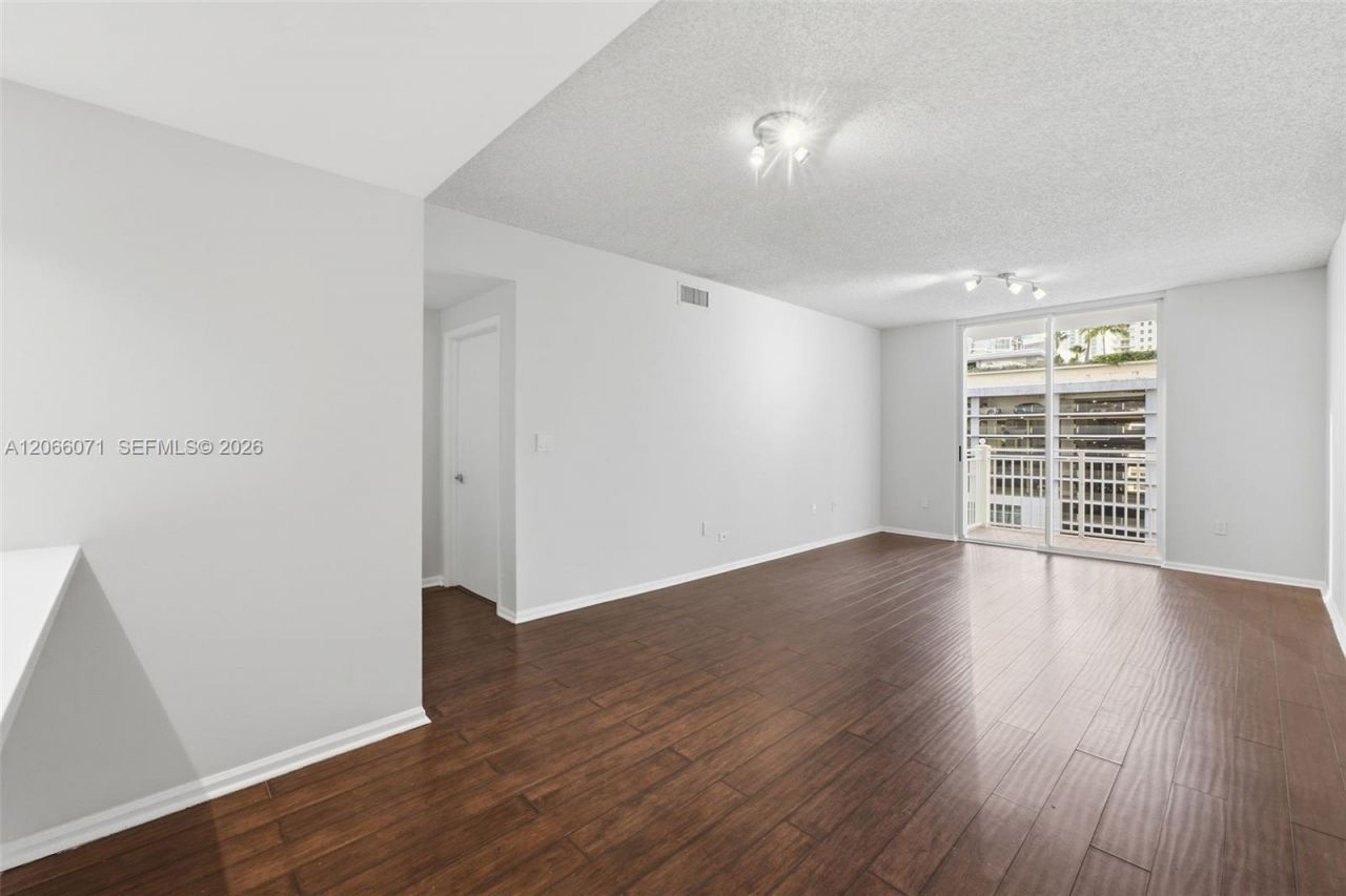 185 SE 14th Ter , Unit 1010, Miami, FL 33131 Photo