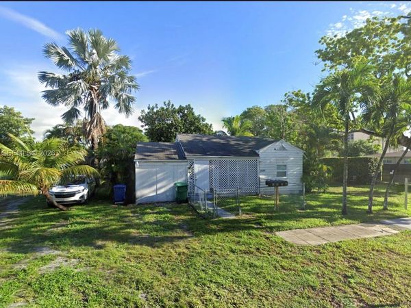 2549 NE 190th St , Miami, FL 33180