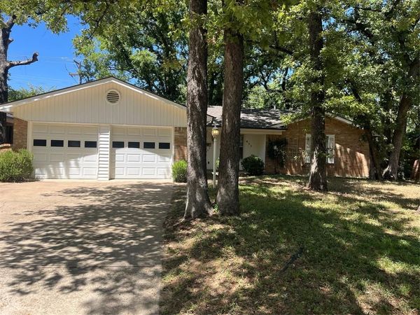 411 Baylor Drive, Arlington, TX 76010