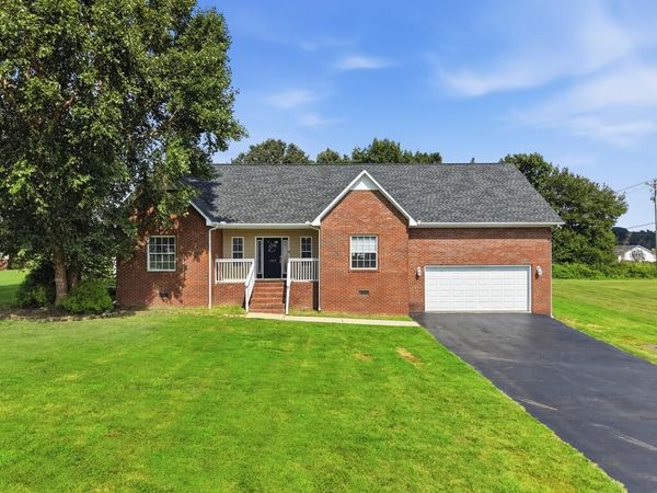 105 Prosperity Dr, Baxter, TN 38544