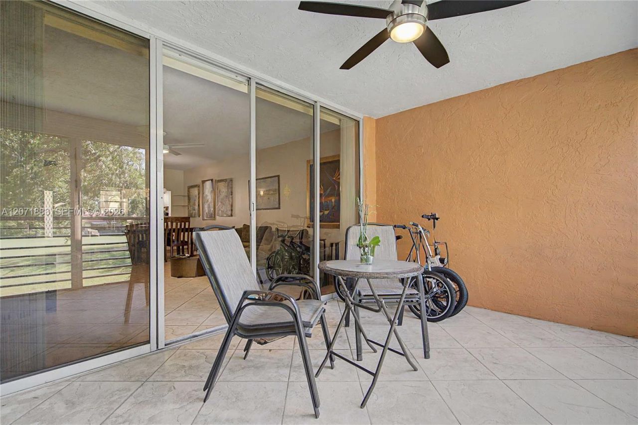 9520 Seagrape Dr, Unit 205, Davie, FL 33324 Photo