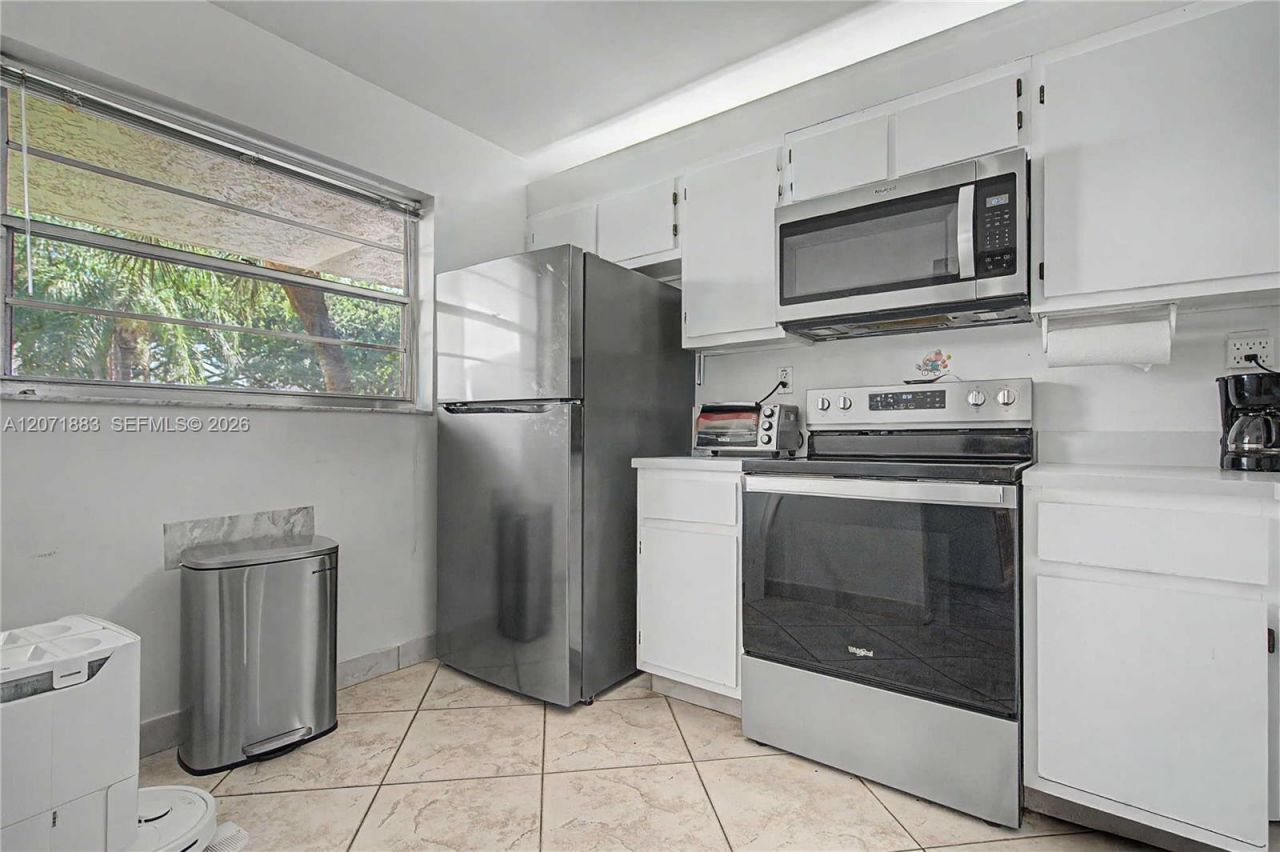 9520 Seagrape Dr, Unit 205, Davie, FL 33324 Photo