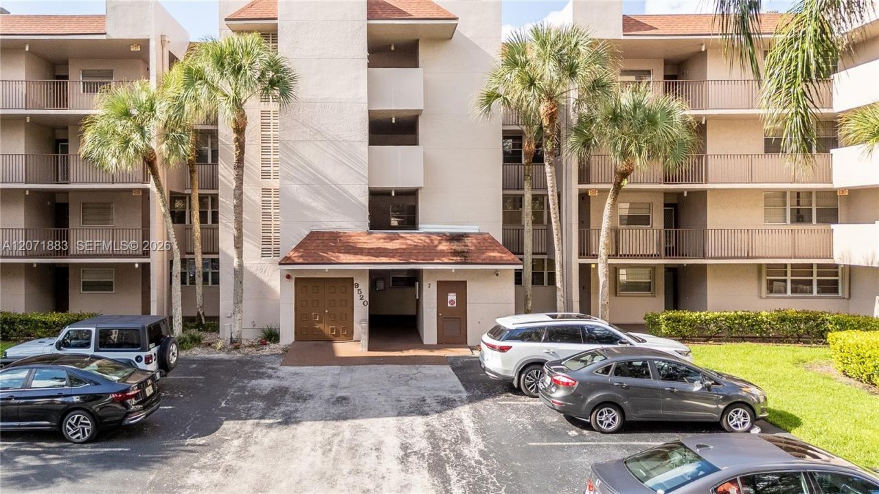9520 Seagrape Dr, Unit 205, Davie, FL 33324 Photo
