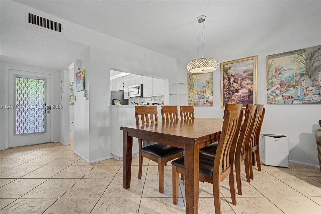 9520 Seagrape Dr, Unit 205, Davie, FL 33324 Photo
