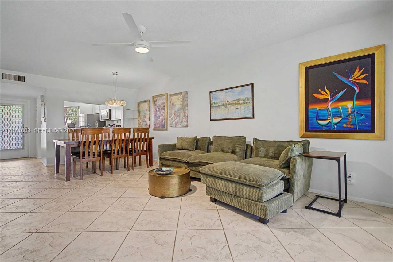 9520 Seagrape Dr, Unit 205, Davie, FL 33324 Photo