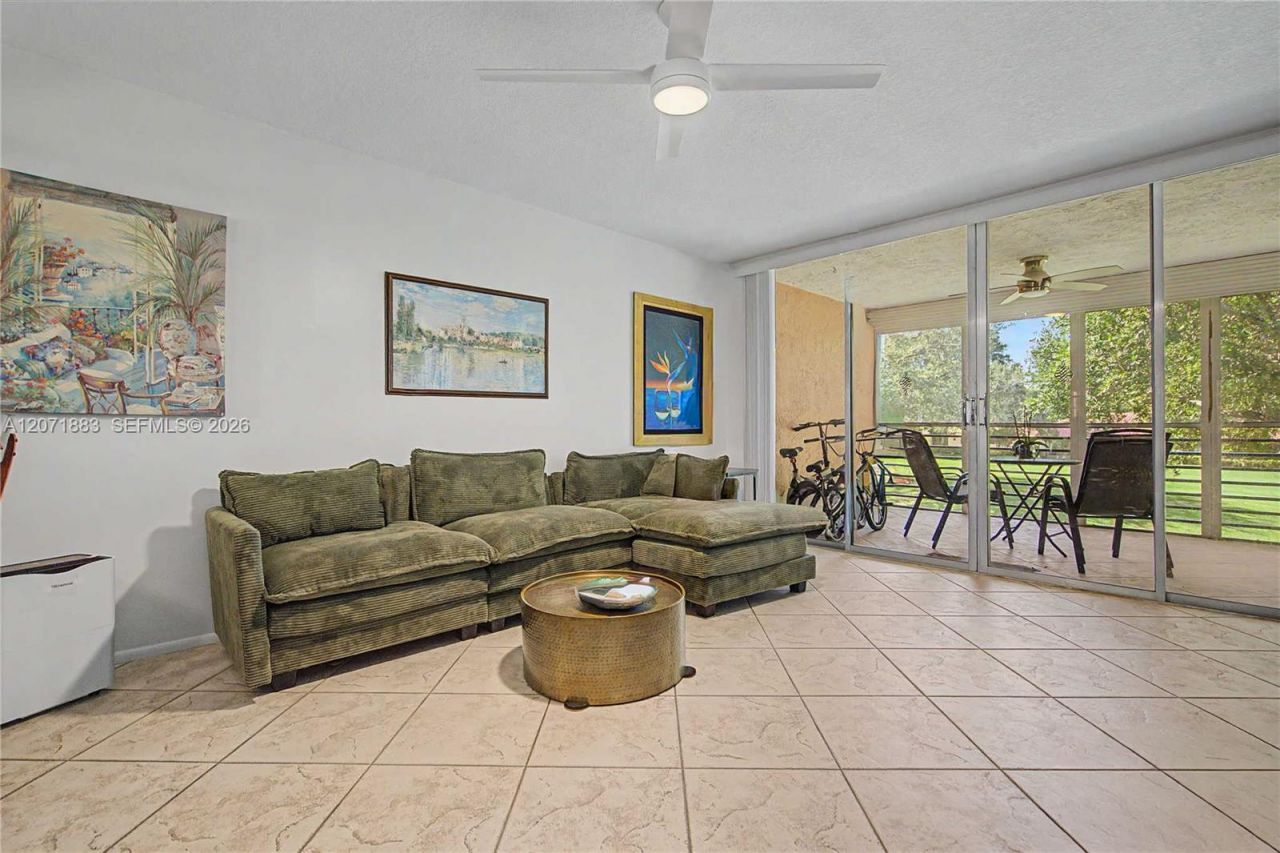 9520 Seagrape Dr, Unit 205, Davie, FL 33324 Photo
