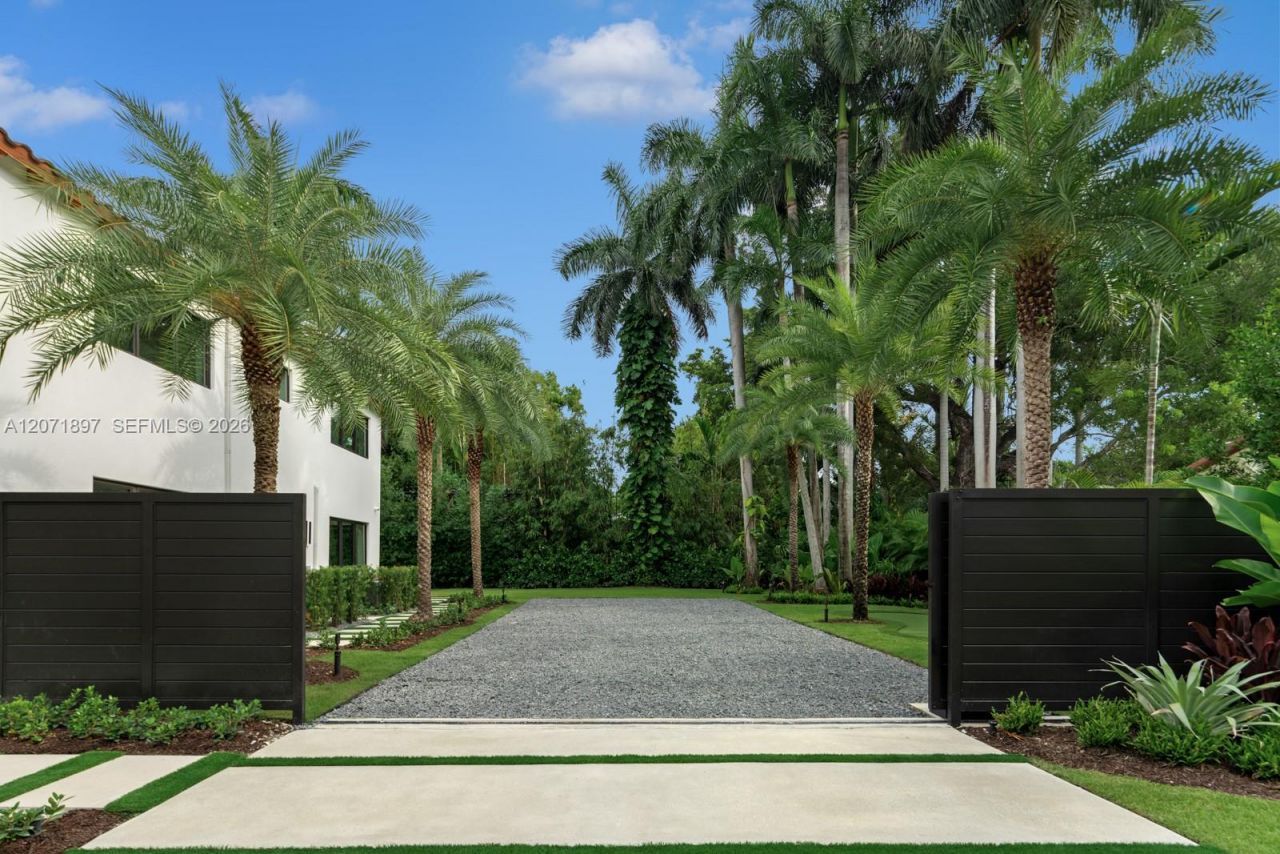 921 NE 72nd St , Miami, FL 33138 Photo