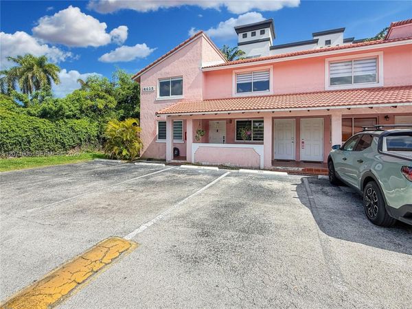 8035 Lake Dr , Unit 205, Doral, FL 33166