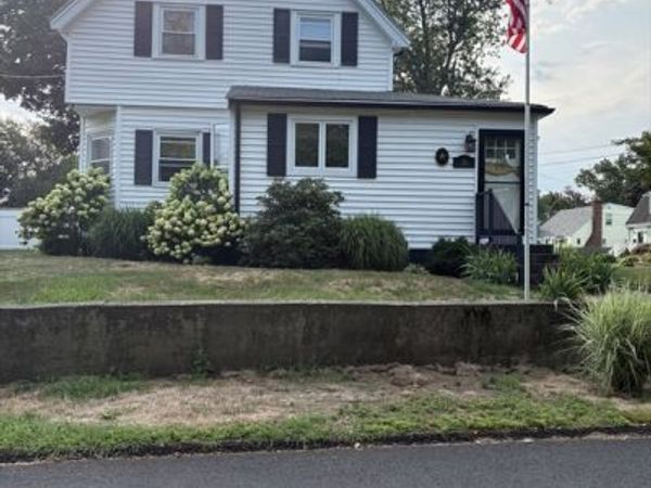 26 Monatiquot St, Weymouth, MA 02191