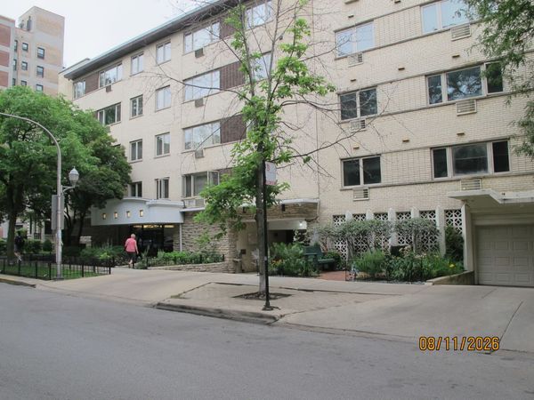 426 W Barry Avenue, Unit 409, Chicago, IL 60657