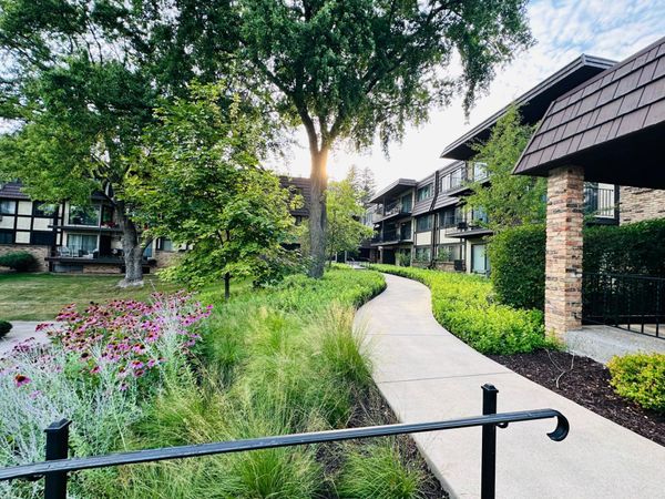 205 Barry Avenue S, Unit 306, Wayzata, MN 55391