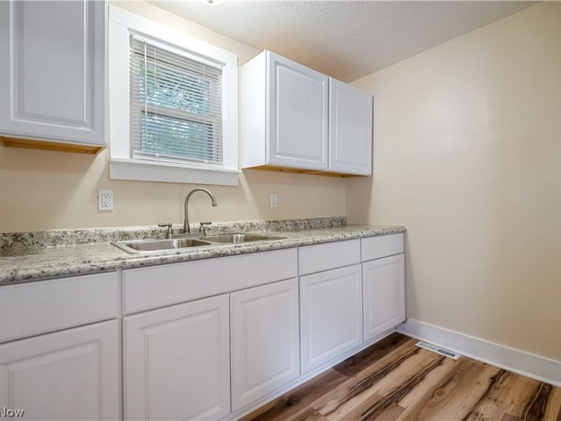 1152 Manning Avenue, Akron, OH 44307 Photo 9