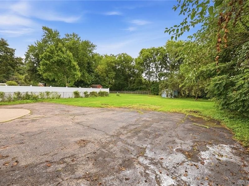 5880 Charlesgate Road, Huber Heights, OH 45424 Photo 11