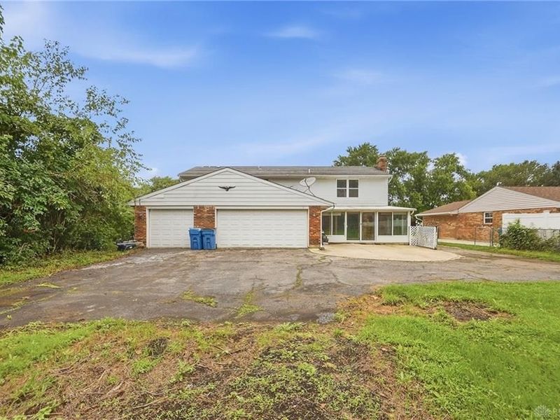 5880 Charlesgate Road, Huber Heights, OH 45424 Photo 2