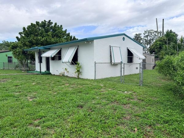 2911 NW 161st St , Miami Gardens, FL 33054