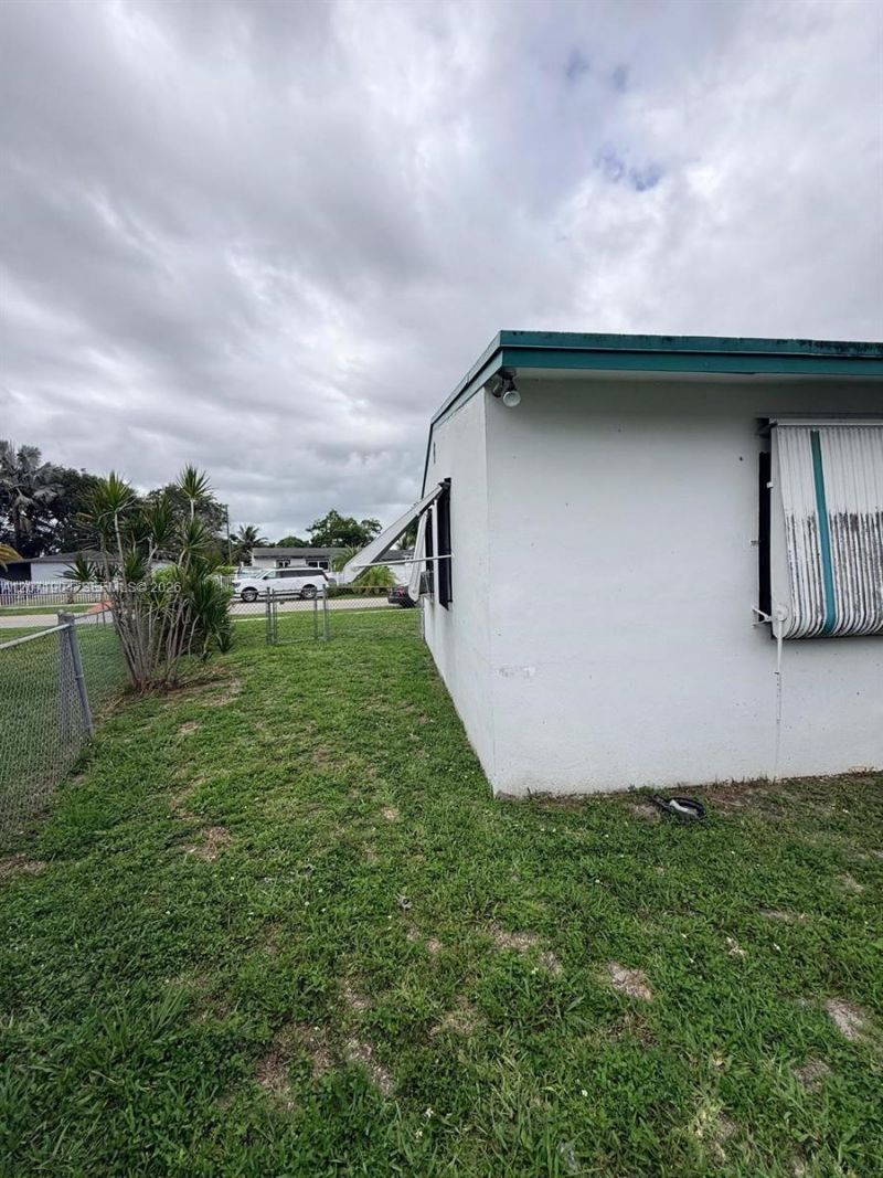 2911 NW 161st St , Miami Gardens, FL 33054 Photo