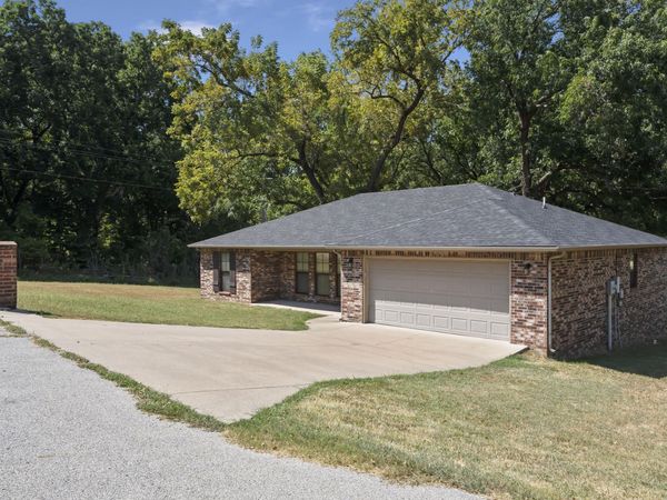 701 Hickory Circle , Grove, OK 74344