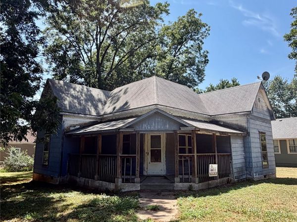 300 S Rosehill Avenue , Cleveland, OK 74020
