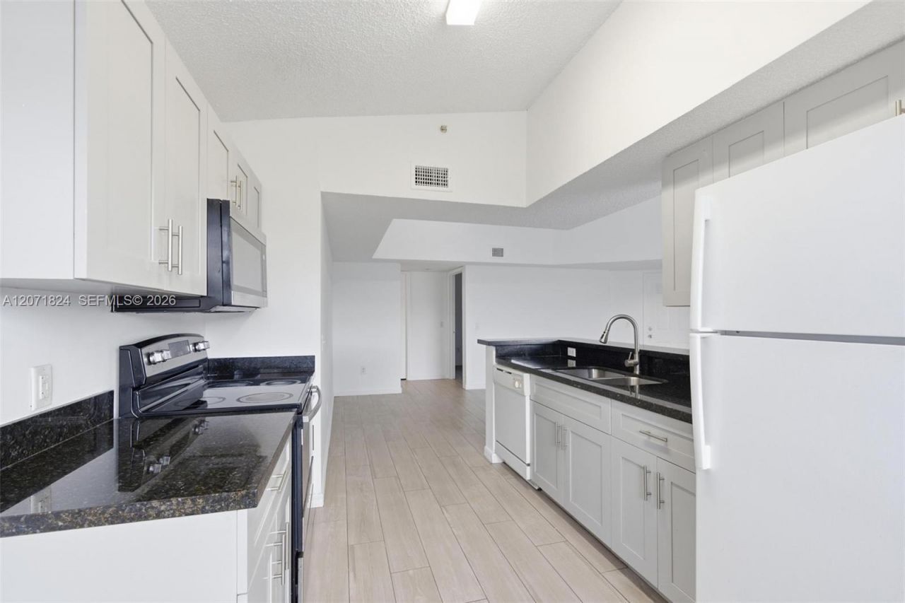 9615 NW 1st Ct, Unit 302, Pembroke Pines, FL 33024 Photo
