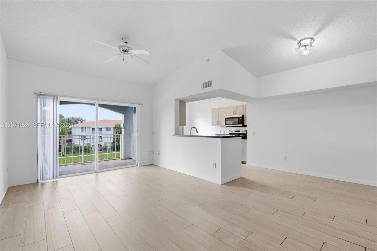9615 NW 1st Ct, Unit 302, Pembroke Pines, FL 33024 Photo
