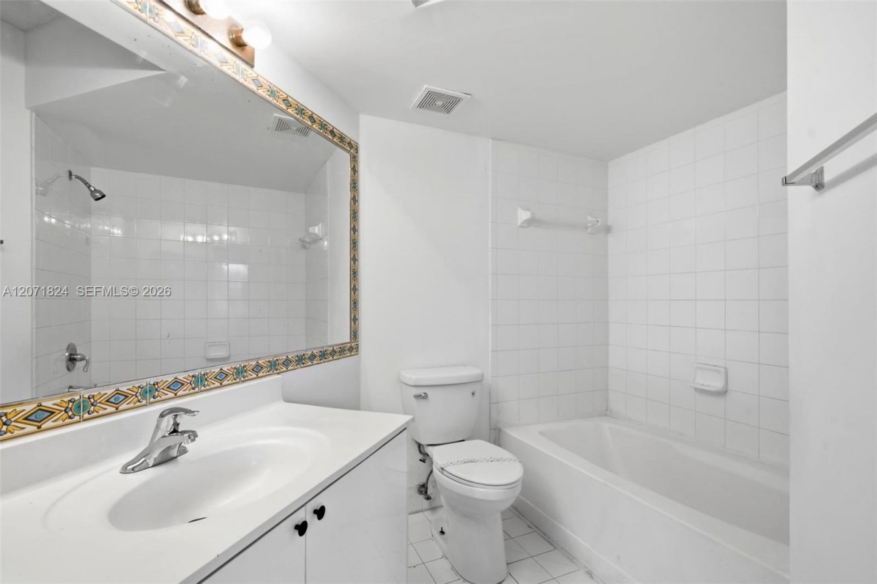 9615 NW 1st Ct, Unit 302, Pembroke Pines, FL 33024 Photo