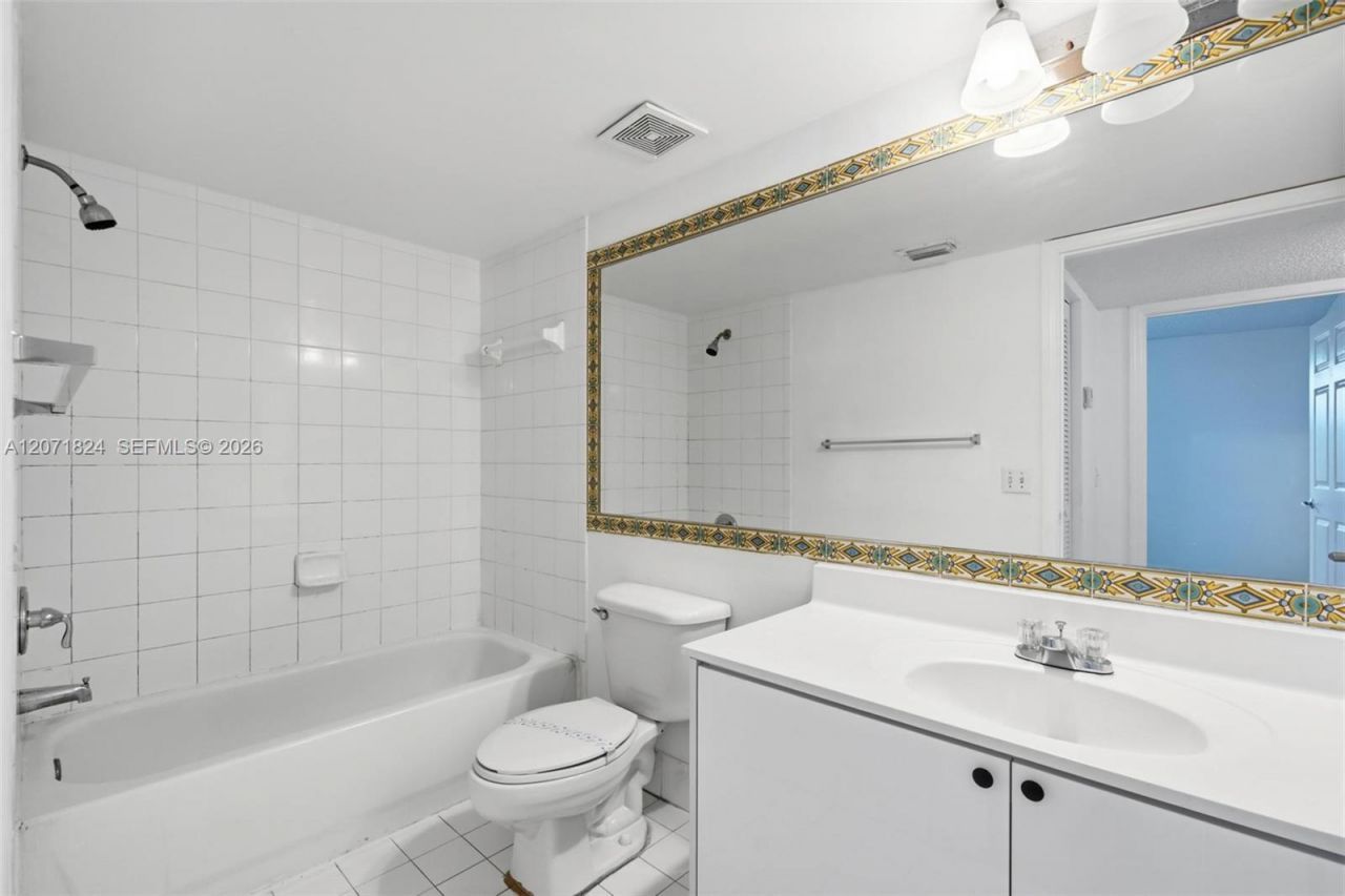 9615 NW 1st Ct, Unit 302, Pembroke Pines, FL 33024 Photo