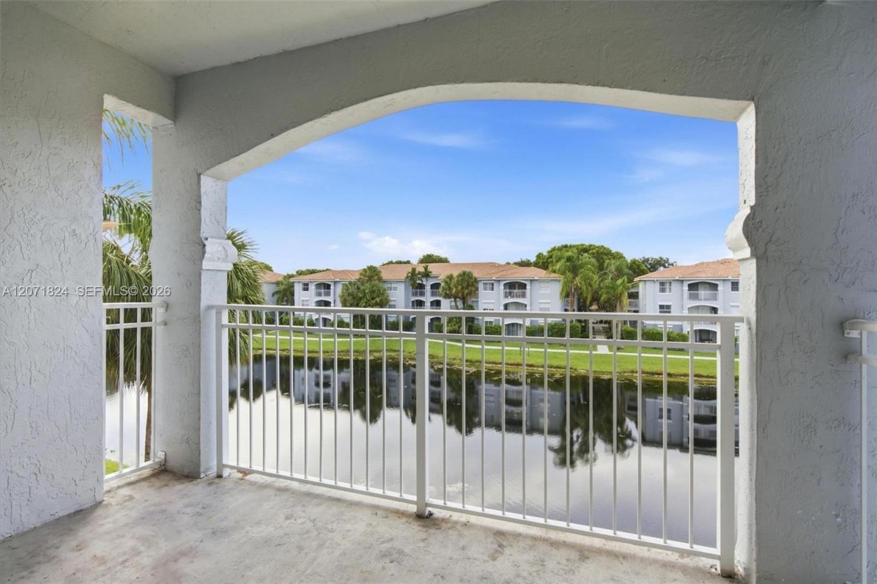 9615 NW 1st Ct, Unit 302, Pembroke Pines, FL 33024 Photo