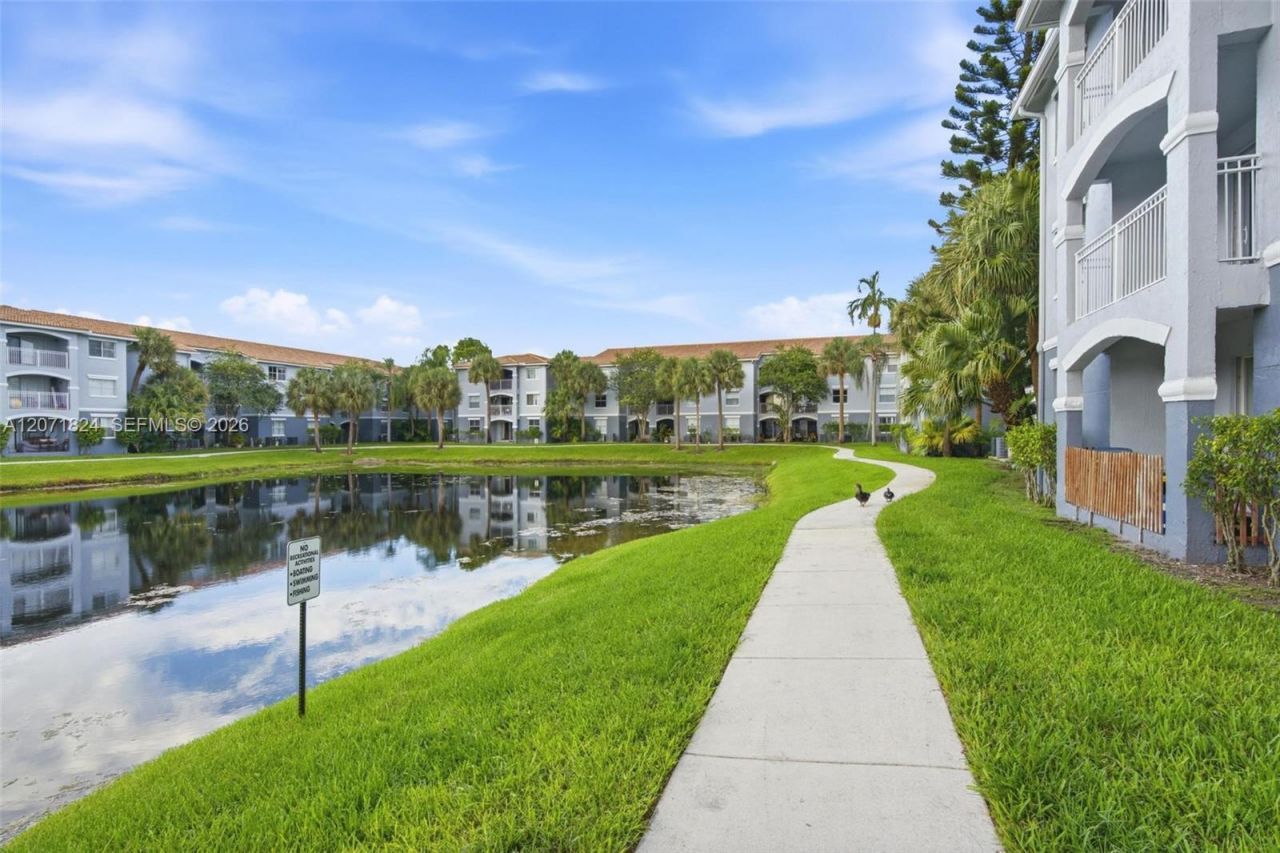 9615 NW 1st Ct, Unit 302, Pembroke Pines, FL 33024 Photo