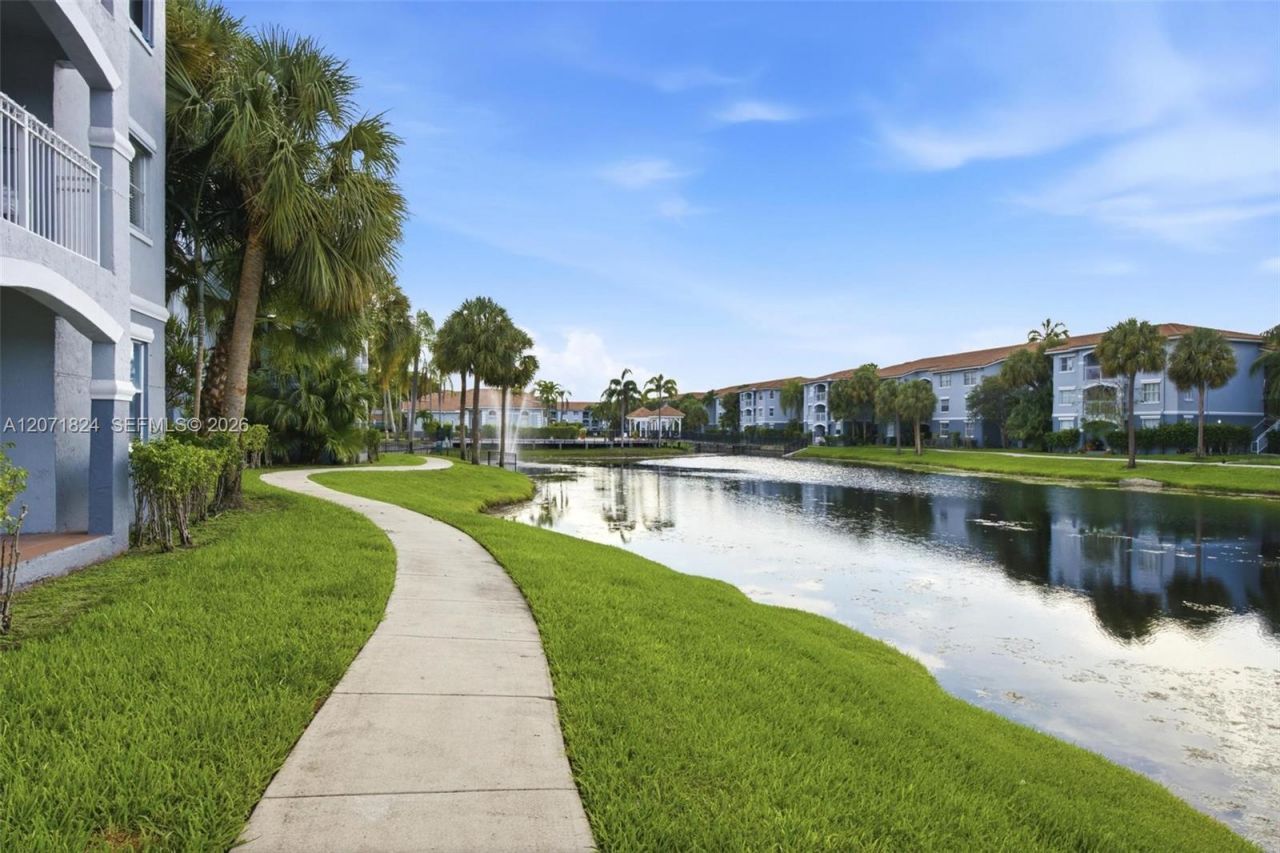 9615 NW 1st Ct, Unit 302, Pembroke Pines, FL 33024 Photo