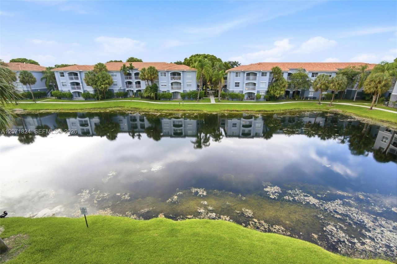 9615 NW 1st Ct, Unit 302, Pembroke Pines, FL 33024 Photo