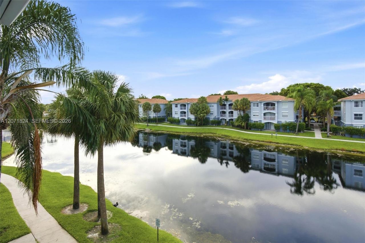 9615 NW 1st Ct, Unit 302, Pembroke Pines, FL 33024 Photo