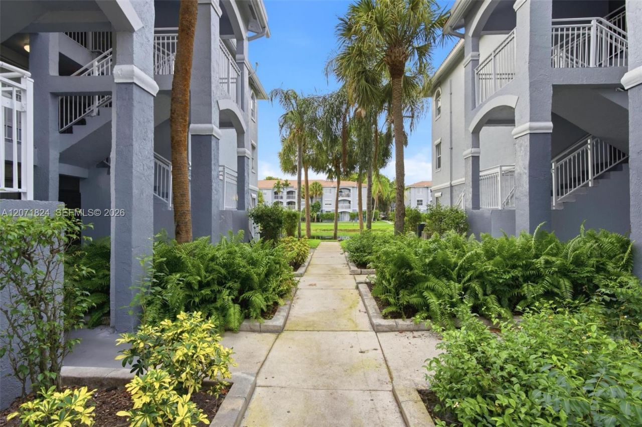 9615 NW 1st Ct, Unit 302, Pembroke Pines, FL 33024 Photo
