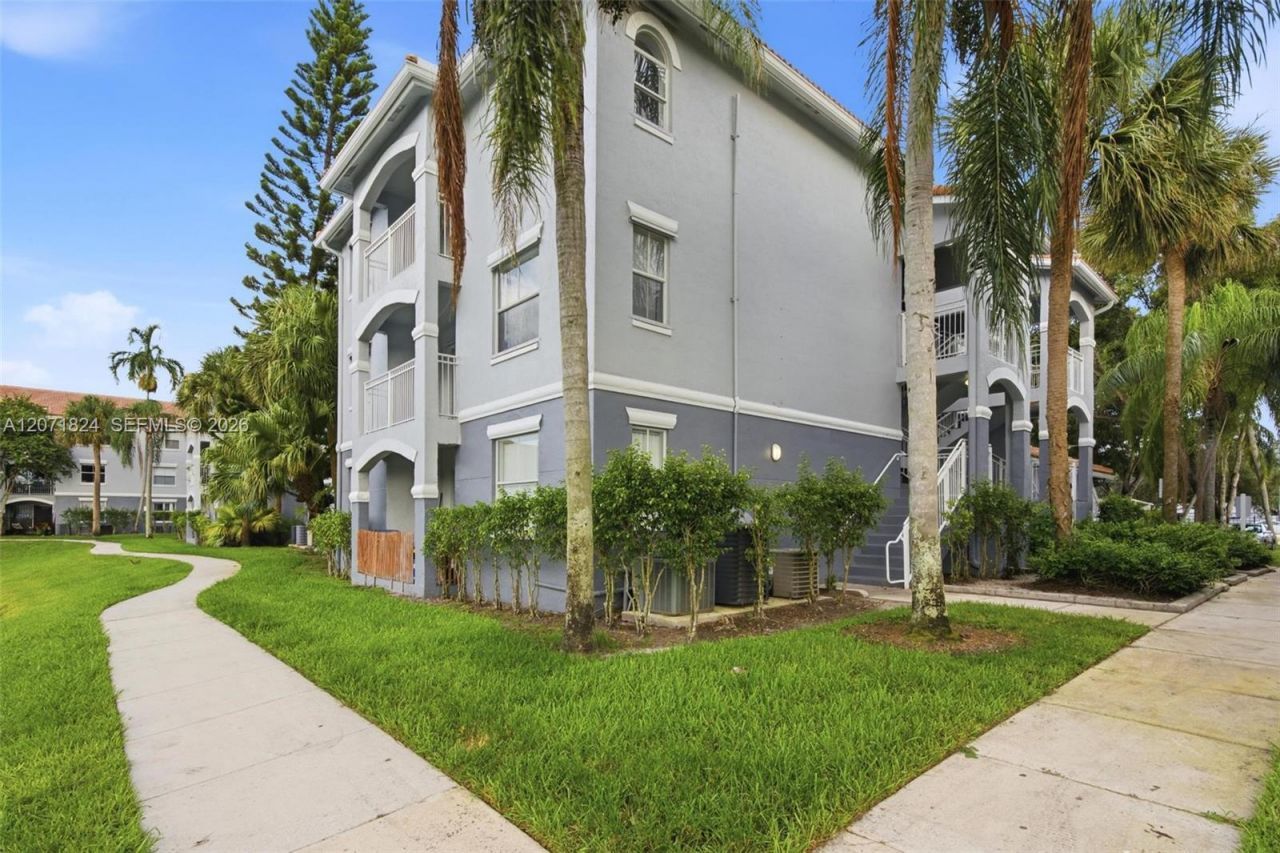 9615 NW 1st Ct, Unit 302, Pembroke Pines, FL 33024 Photo