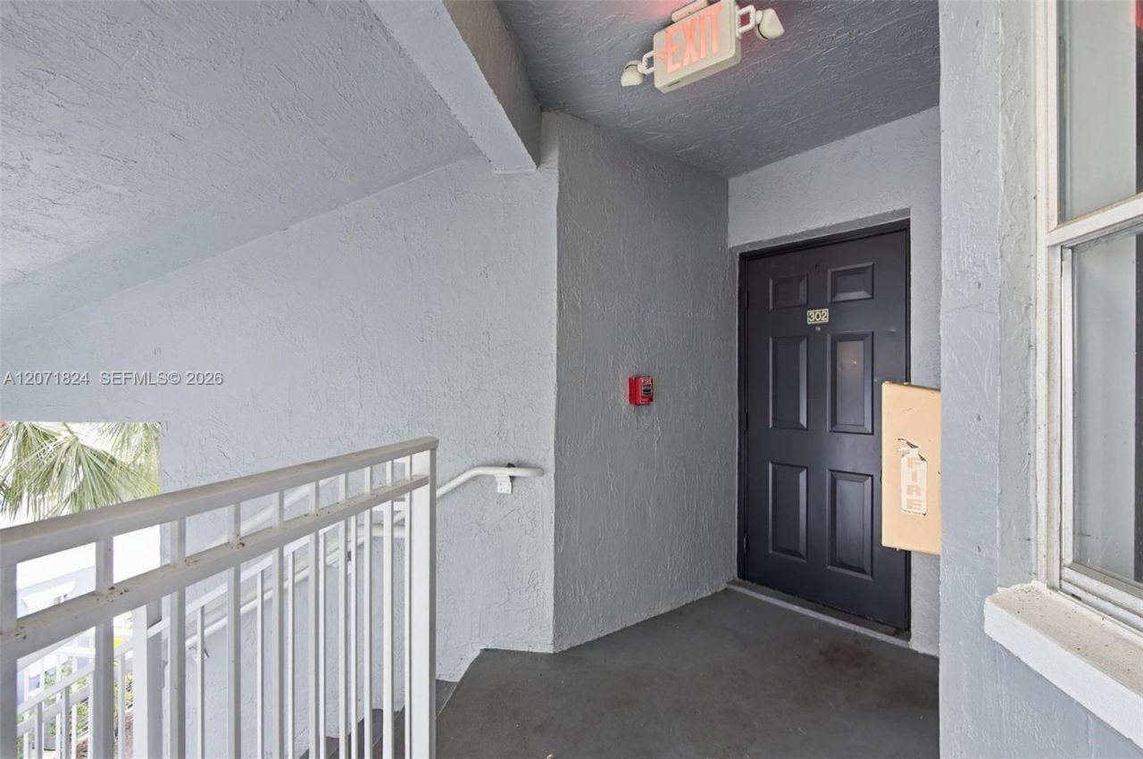 9615 NW 1st Ct, Unit 302, Pembroke Pines, FL 33024 Photo
