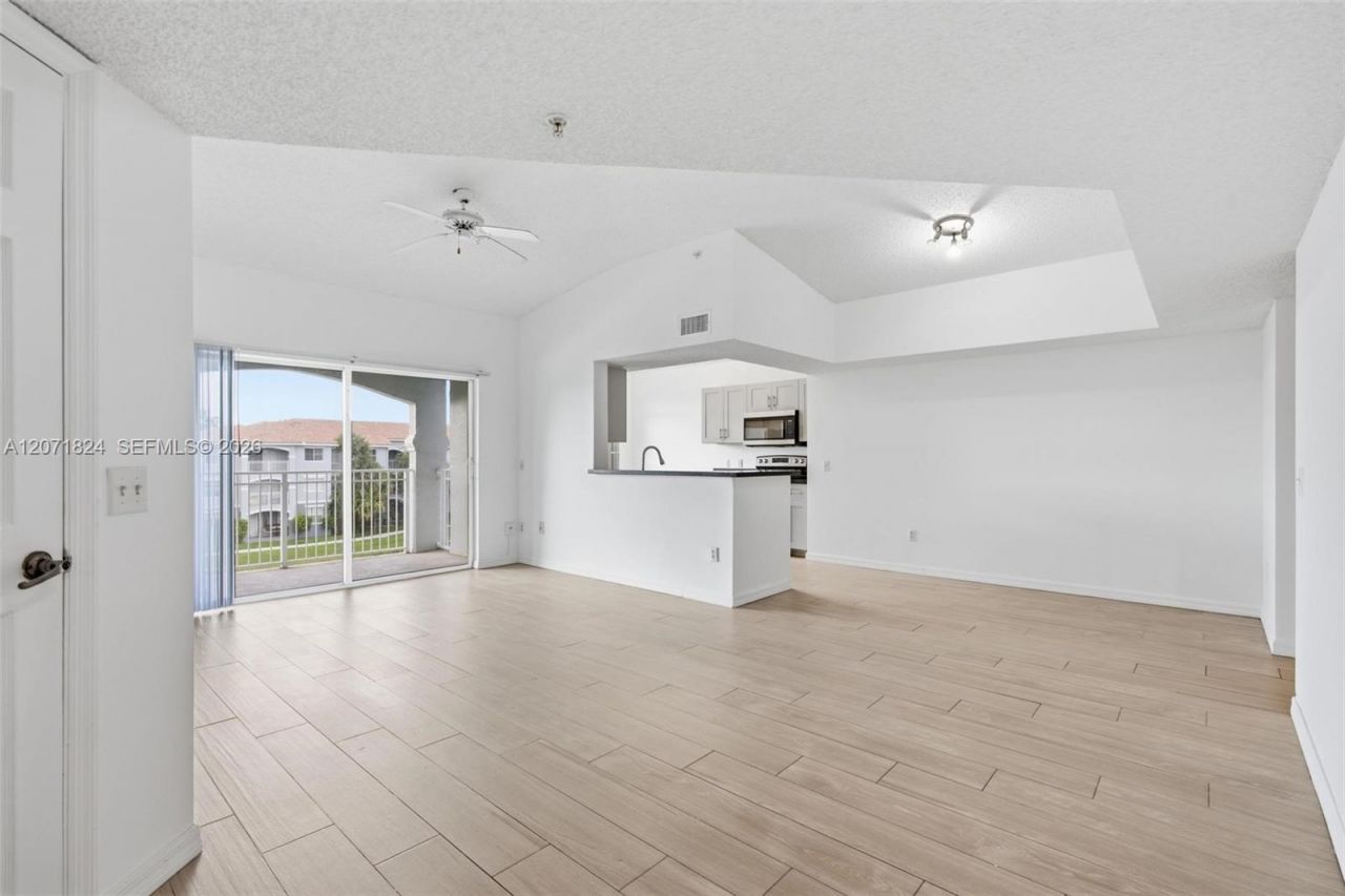 9615 NW 1st Ct, Unit 302, Pembroke Pines, FL 33024 Photo