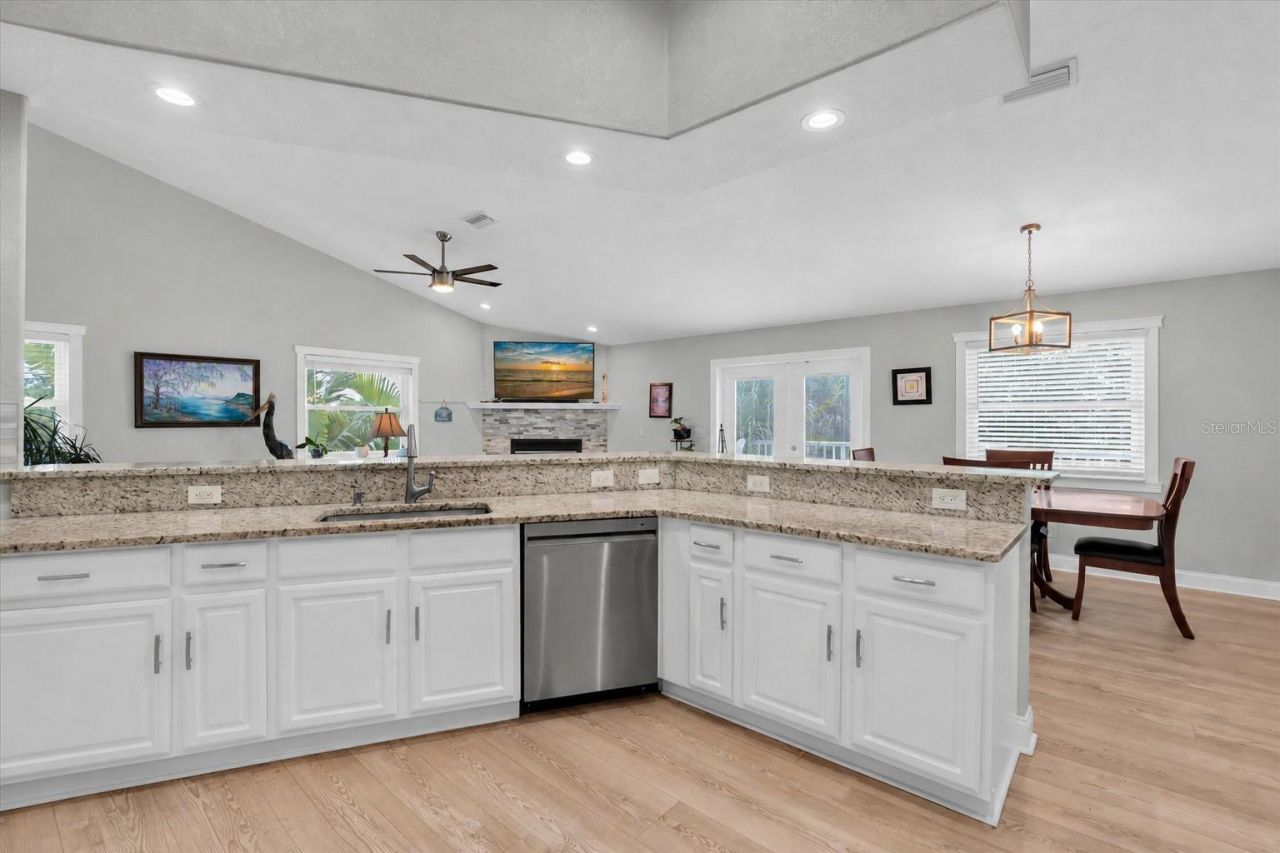 6501 Mockingbird Way S, Gulfport, FL 33707 Photo