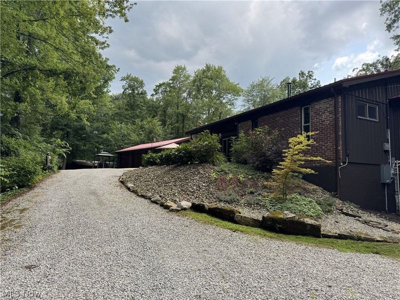 6779 N Park Avenue, Bristolville, OH 44402 Photo 2