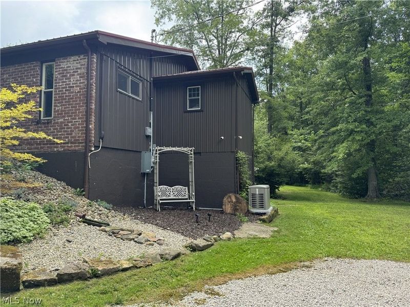 6779 N Park Avenue, Bristolville, OH 44402 Photo 3