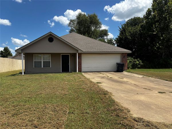 1519 Cherokee Trail , Muldrow, OK 74948